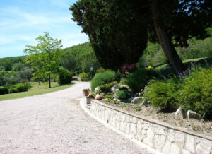 esterni ingresso agriturismo umbria 800x580