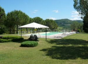 piscina agriturismo holidays umbria swimmingpool 800x580